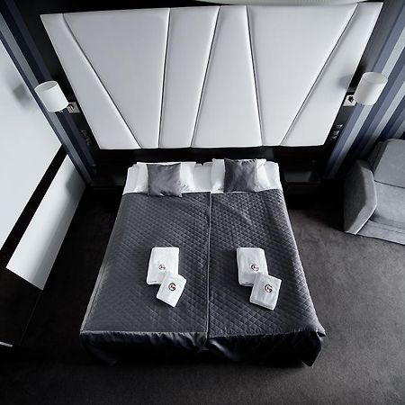 Hotel Grafit Kostomloty Pierwsze Екстериор снимка