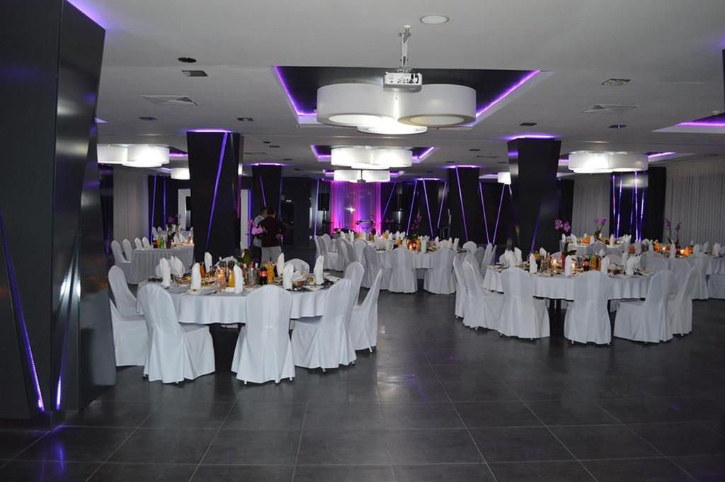 Hotel Grafit Kostomloty Pierwsze Екстериор снимка