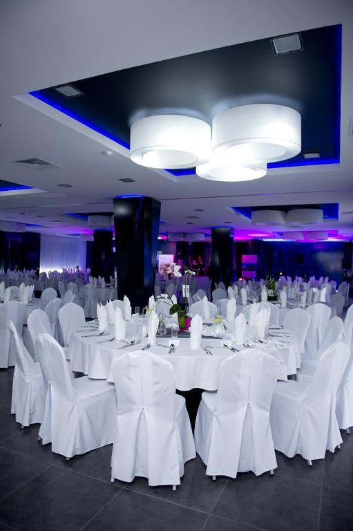 Hotel Grafit Kostomloty Pierwsze Екстериор снимка