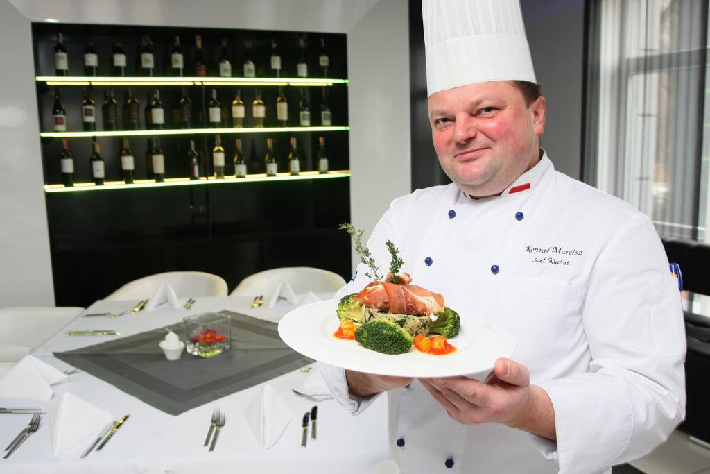 Hotel Grafit Kostomloty Pierwsze Екстериор снимка