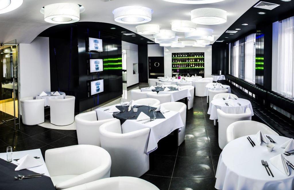 Hotel Grafit Kostomloty Pierwsze Екстериор снимка