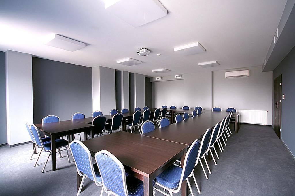 Hotel Grafit Kostomloty Pierwsze Екстериор снимка