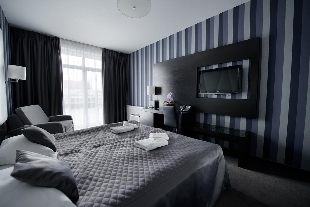 Hotel Grafit Kostomloty Pierwsze Екстериор снимка