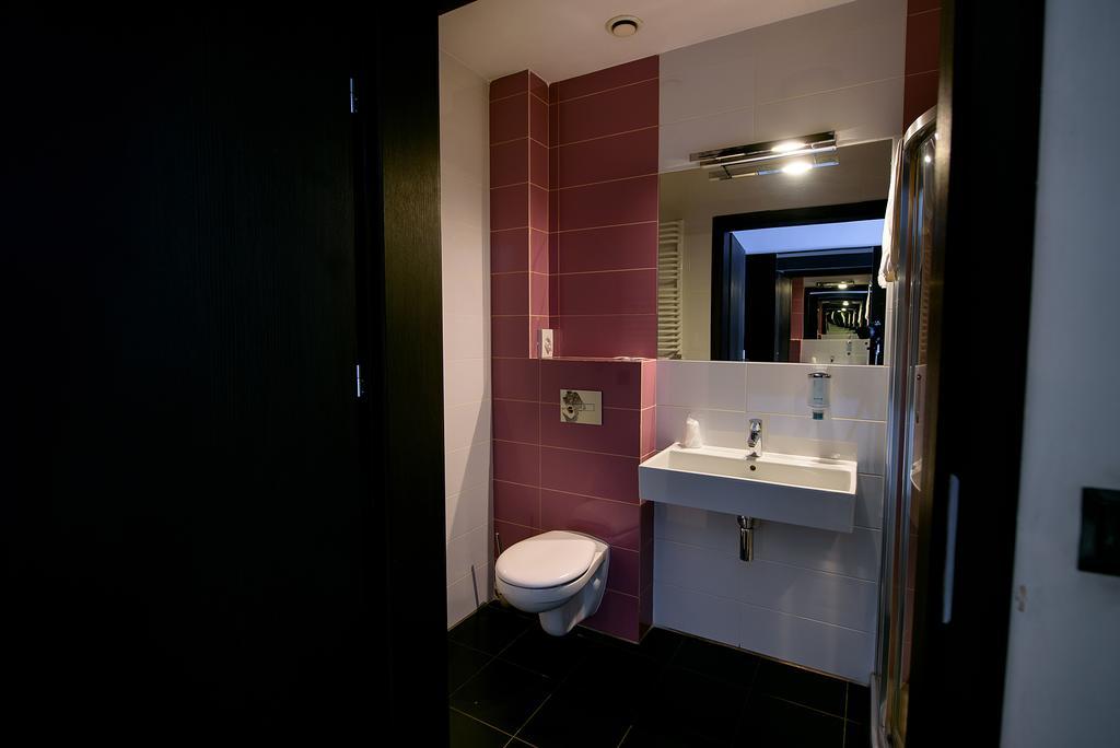 Hotel Grafit Kostomloty Pierwsze Екстериор снимка