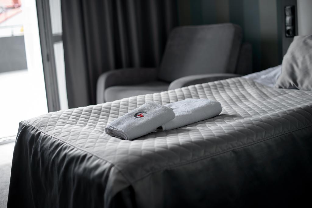 Hotel Grafit Kostomloty Pierwsze Екстериор снимка