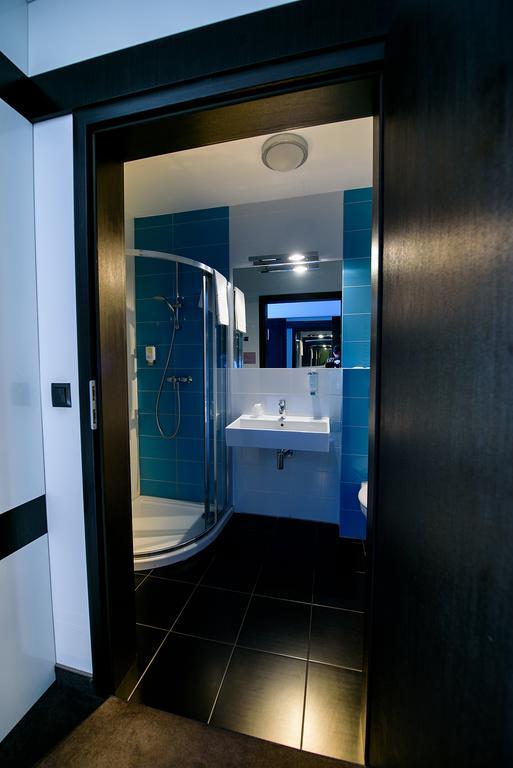Hotel Grafit Kostomloty Pierwsze Екстериор снимка