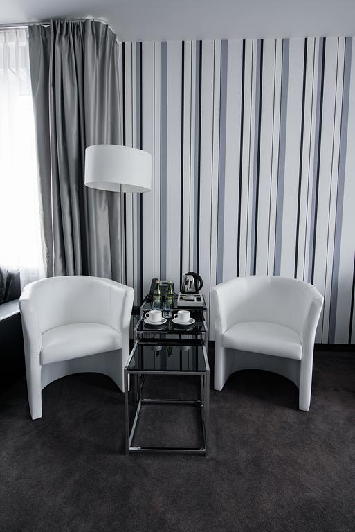 Hotel Grafit Kostomloty Pierwsze Екстериор снимка