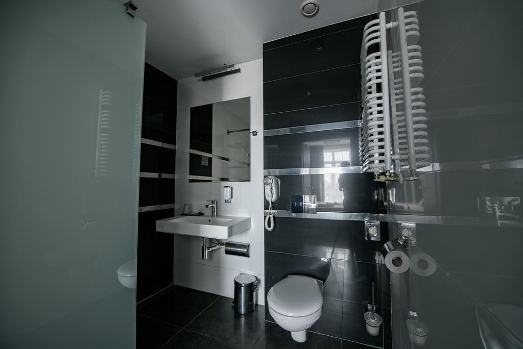 Hotel Grafit Kostomloty Pierwsze Екстериор снимка