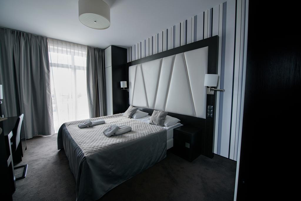 Hotel Grafit Kostomloty Pierwsze Екстериор снимка