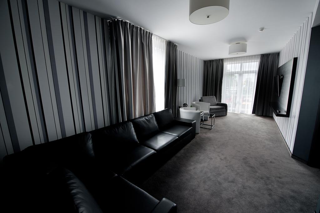 Hotel Grafit Kostomloty Pierwsze Екстериор снимка